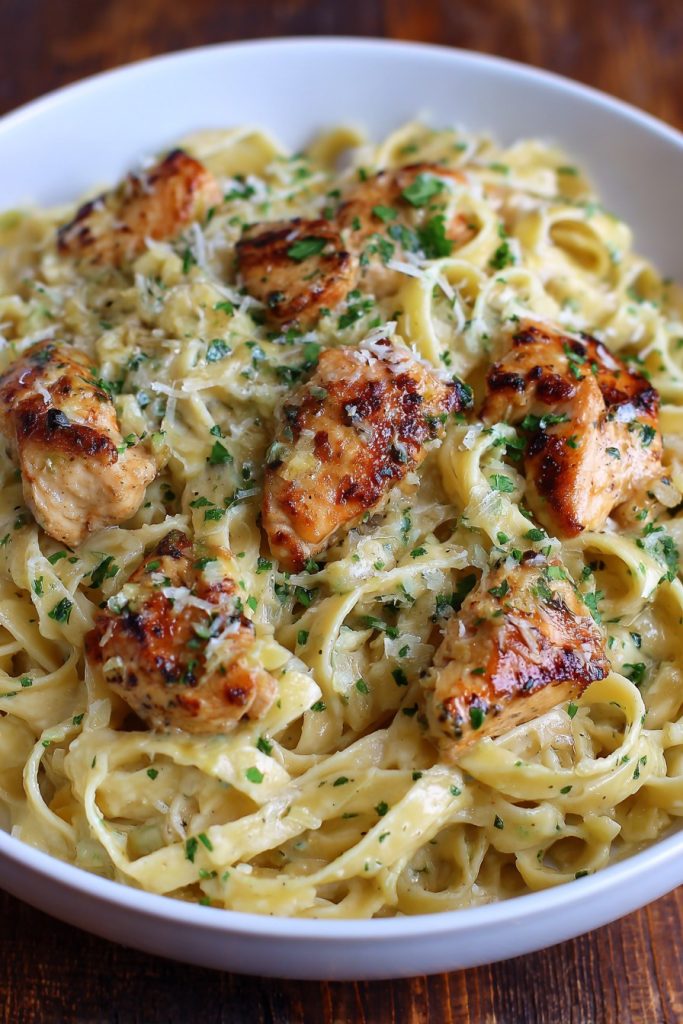 Garlic Parmesan Chicken Pasta: A Creamy Dream Come True