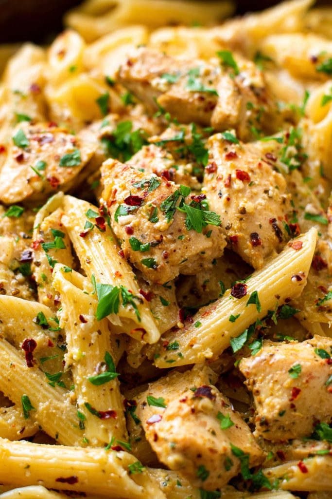 Slow Cooker Garlic Parmesan Chicken Pasta: A Creamy Dream Come True