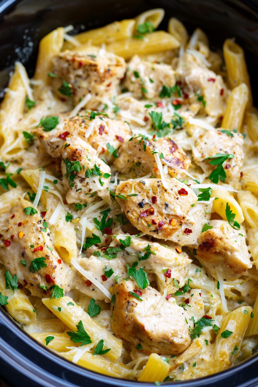 Slow Cooker Garlic Parmesan Chicken Pasta